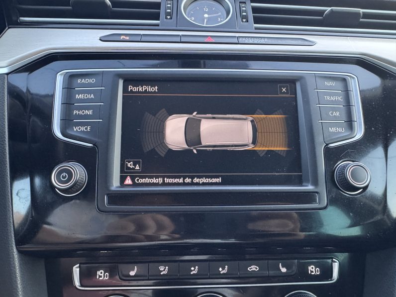
								VW PASSAT HIGHLINE 2,0 D BLUEMOTION / NAVIGATIE / INCALZIRE full									