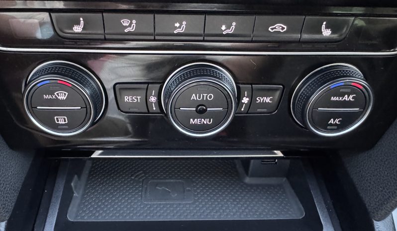
								VW PASSAT HIGHLINE 2,0 D BLUEMOTION / NAVIGATIE / INCALZIRE full									