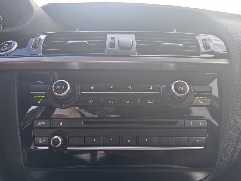 
								BMW X3 / AN 2015 / 2,0 D / 190 CP / CUTIE AUTOMATA / NAVIGATIE / INCALZIRE IN SCAUNE full									