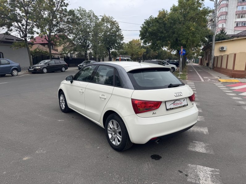 
								AUDI A1 SPORTBACK 1,6 TDI AMBIENTE / CLIMATRONIC / NAVIGATIE full									