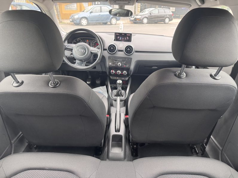 
								AUDI A1 SPORTBACK 1,6 TDI AMBIENTE / CLIMATRONIC / NAVIGATIE full									