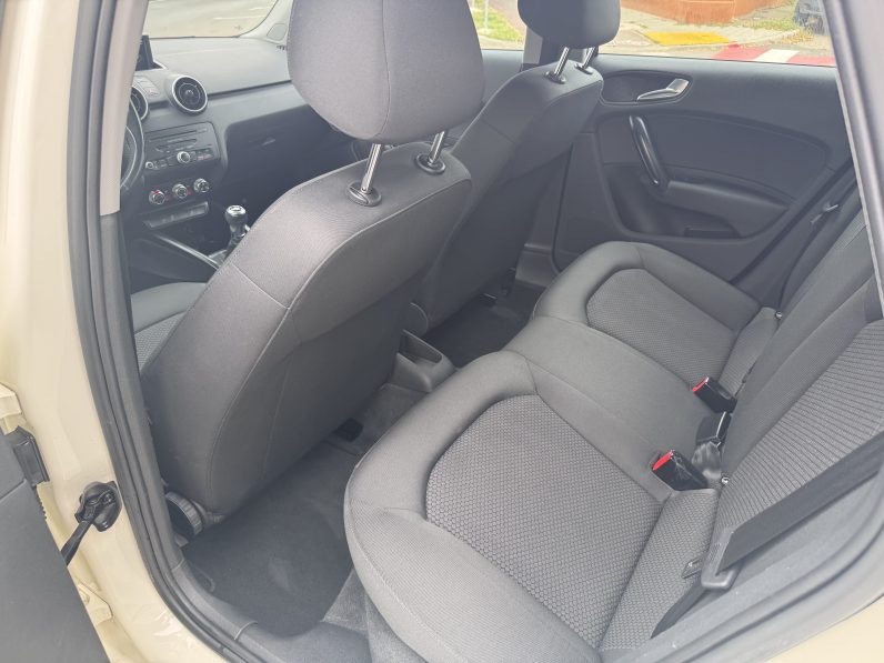 
								AUDI A1 SPORTBACK 1,6 TDI AMBIENTE / CLIMATRONIC / NAVIGATIE full									