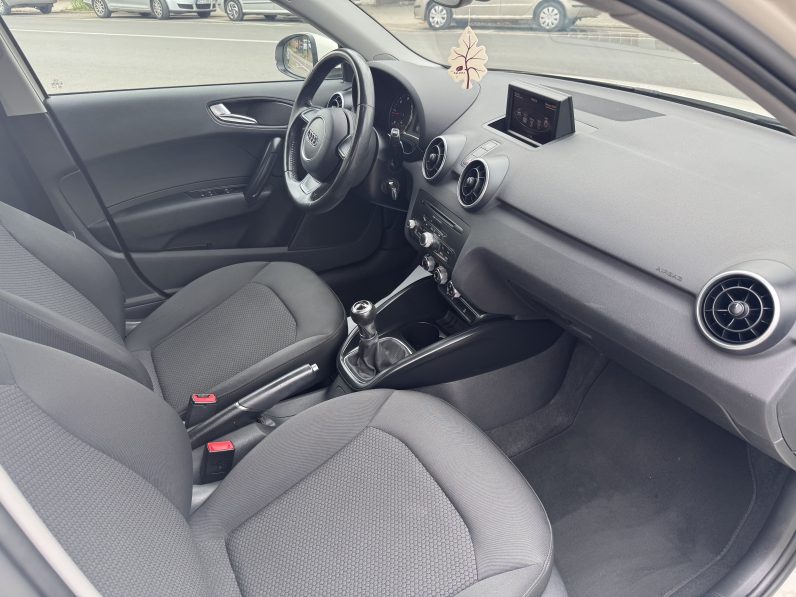 
								AUDI A1 SPORTBACK 1,6 TDI AMBIENTE / CLIMATRONIC / NAVIGATIE full									