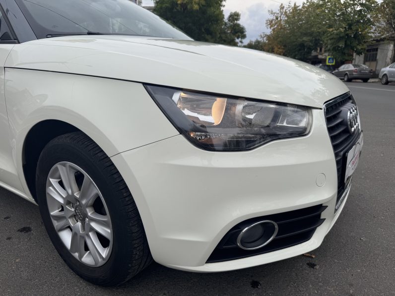 
								AUDI A1 SPORTBACK 1,6 TDI AMBIENTE / CLIMATRONIC / NAVIGATIE full									