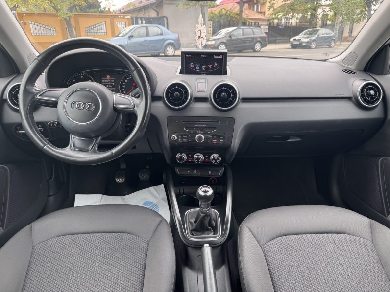 
								AUDI A1 SPORTBACK 1,6 TDI AMBIENTE / CLIMATRONIC / NAVIGATIE full									