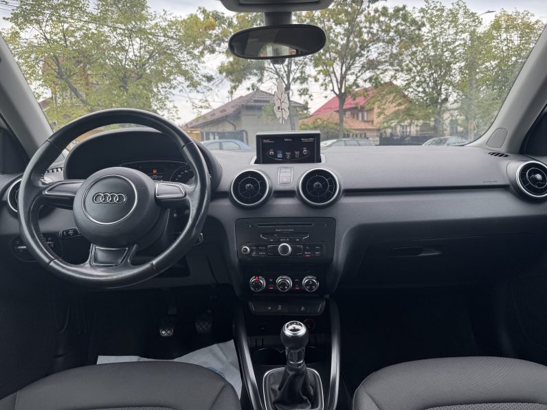
								AUDI A1 SPORTBACK 1,6 TDI AMBIENTE / CLIMATRONIC / NAVIGATIE full									