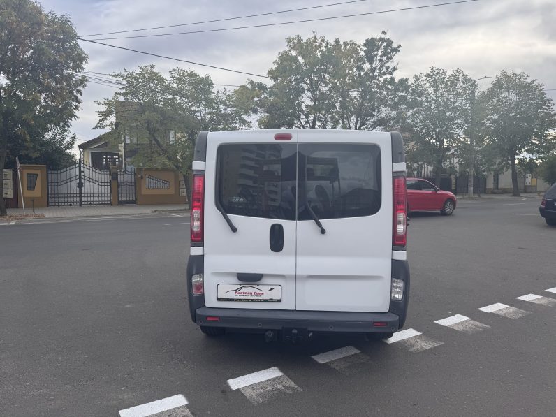 
								RENAULT TRAFIC / AN 2013 / AER CONDITIONAT full									