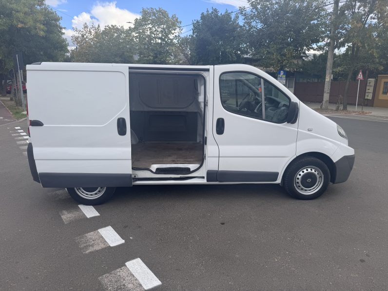 
								RENAULT TRAFIC / AN 2013 / AER CONDITIONAT full									