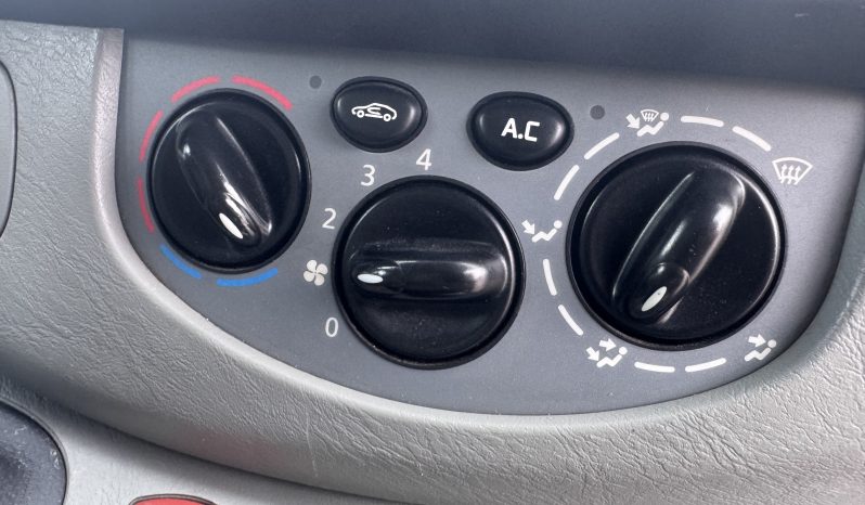 
								RENAULT TRAFIC / AN 2013 / AER CONDITIONAT full									