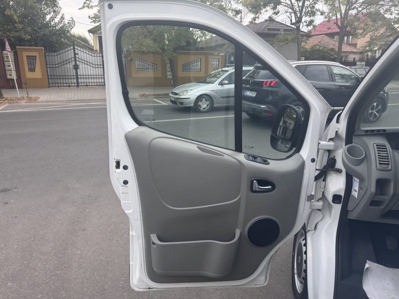 
								RENAULT TRAFIC / AN 2013 / AER CONDITIONAT full									