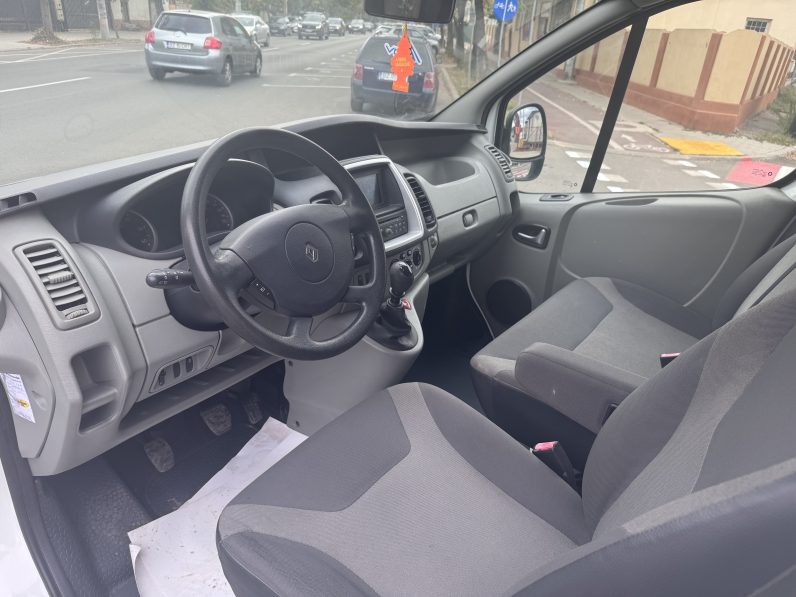 
								RENAULT TRAFIC / AN 2013 / AER CONDITIONAT full									