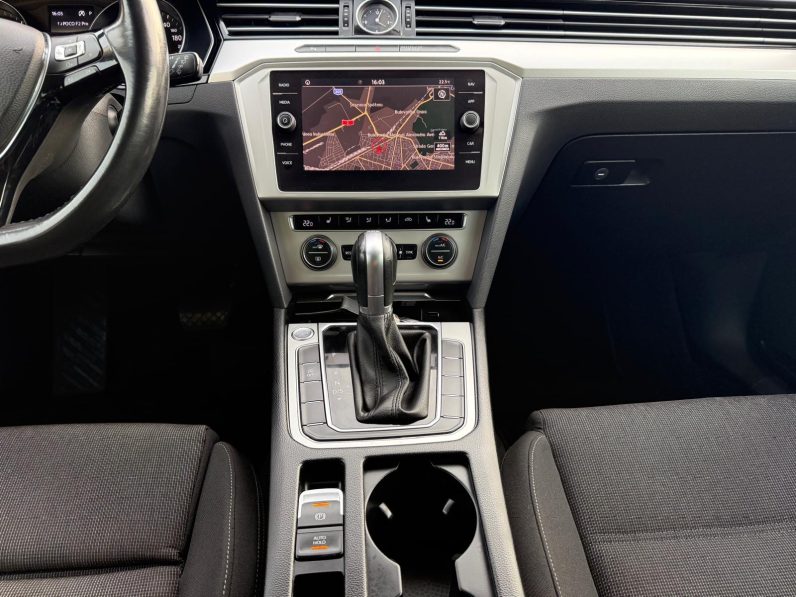 
								VW PASSAT BLUEMOTION TECH / AN 2017 / 2,0 D / EURO 6 / AUTOMAT full									