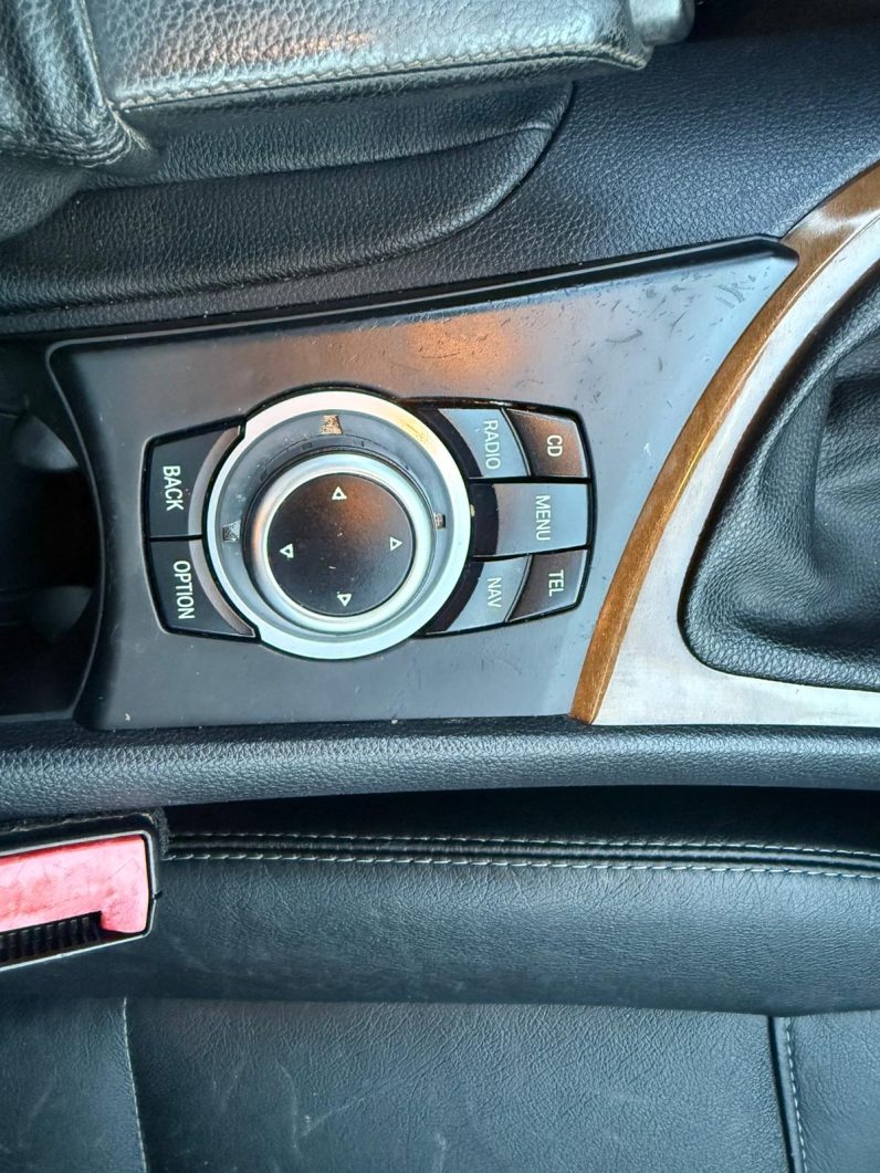 
								BMW SERIA 1 / AN 2010 / NAVIGATIE / FARURI BI-XENON full									