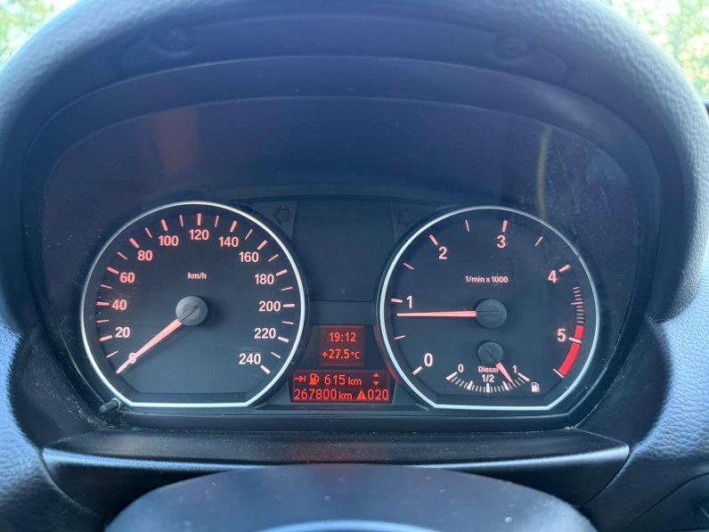 
								BMW SERIA 1 / AN 2010 / NAVIGATIE / FARURI BI-XENON full									