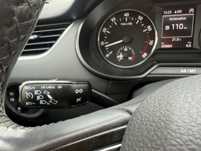 
								SKODA OCTAVIA / KEYLESS ENTRY&GO / BI-XENON / SISTEM AUDIO CANTON full									
