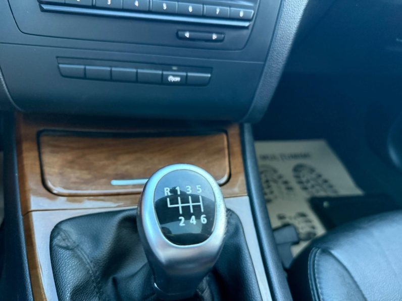 
								BMW SERIA 1 / AN 2010 / NAVIGATIE / FARURI BI-XENON full									