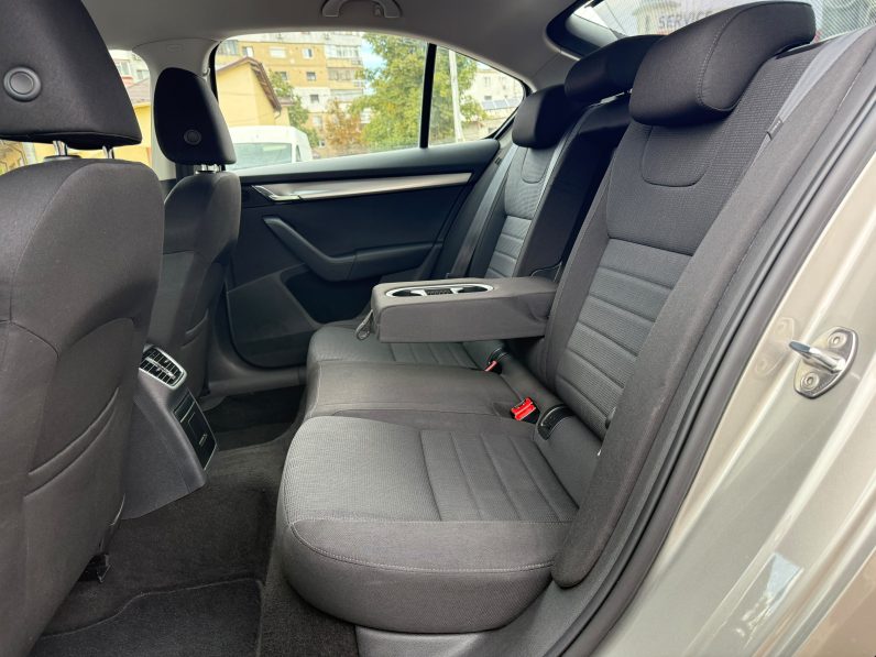 
								SKODA OCTAVIA / KEYLESS ENTRY&GO / BI-XENON / SISTEM AUDIO CANTON full									