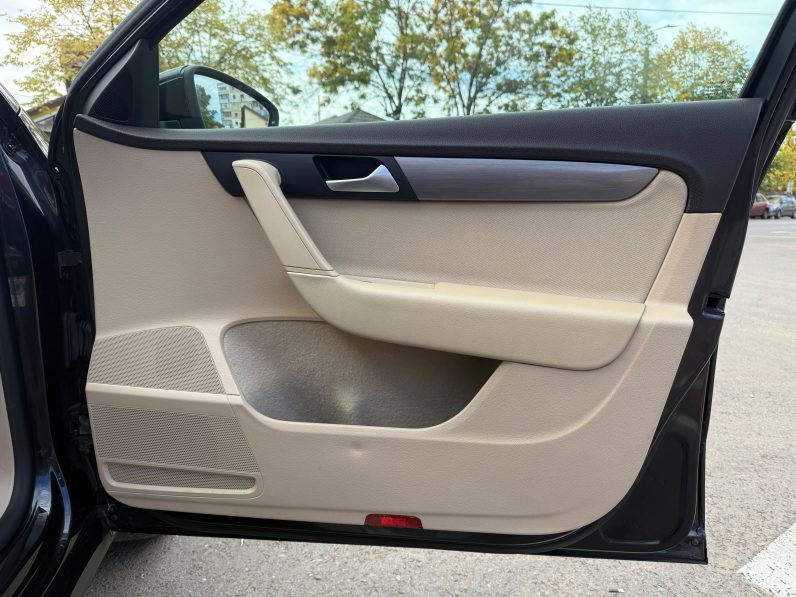 
								VW PASSAT HIGHLINE / AN 2014 / CUTIE AUTOMATA / BENZINA full									