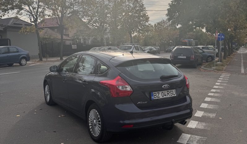 
								FORD FOCUS TITANIUM / 1,6 BENZINA / NAVIGATIE CARPLAY full									