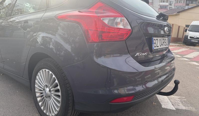 
								FORD FOCUS TITANIUM / 1,6 BENZINA / NAVIGATIE CARPLAY full									