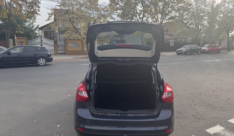 
								FORD FOCUS TITANIUM / 1,6 BENZINA / NAVIGATIE CARPLAY full									