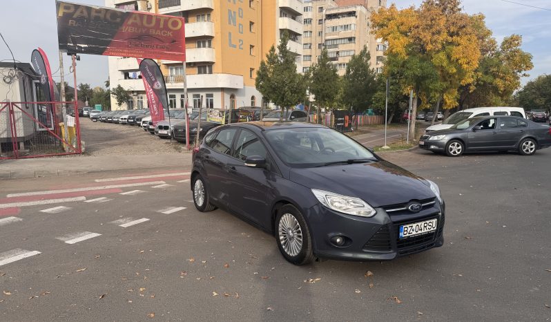 
								FORD FOCUS TITANIUM / 1,6 BENZINA / NAVIGATIE CARPLAY full									