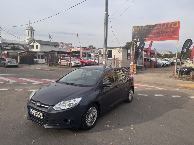
								FORD FOCUS TITANIUM / 1,6 BENZINA / NAVIGATIE CARPLAY full									