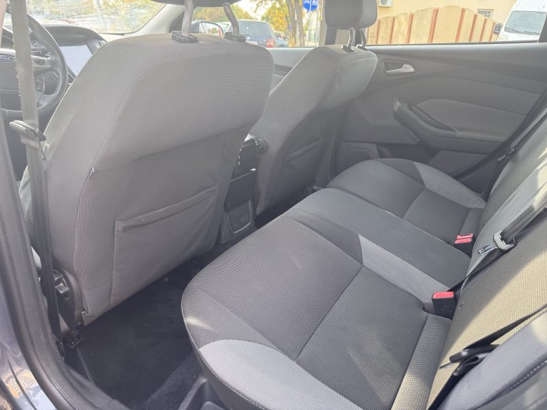 
								FORD FOCUS TITANIUM / 1,6 BENZINA / NAVIGATIE CARPLAY full									