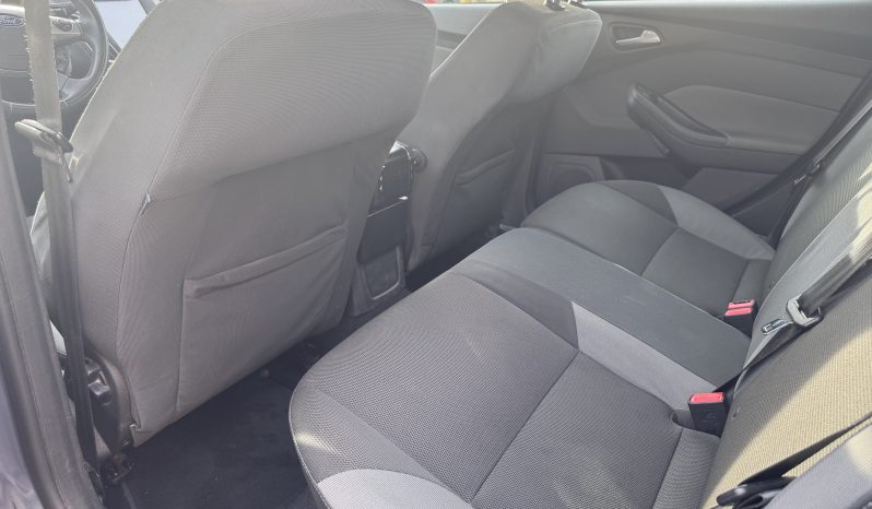 
								FORD FOCUS TITANIUM / 1,6 BENZINA / NAVIGATIE CARPLAY full									