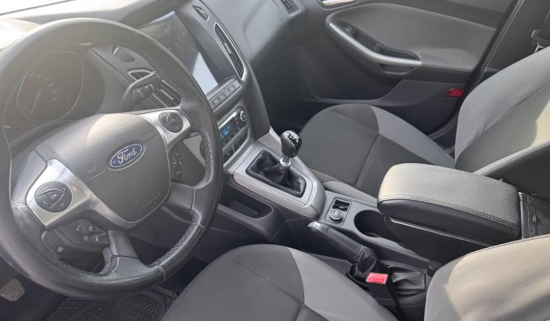 
								FORD FOCUS TITANIUM / 1,6 BENZINA / NAVIGATIE CARPLAY full									