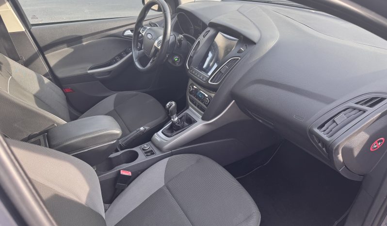 
								FORD FOCUS TITANIUM / 1,6 BENZINA / NAVIGATIE CARPLAY full									