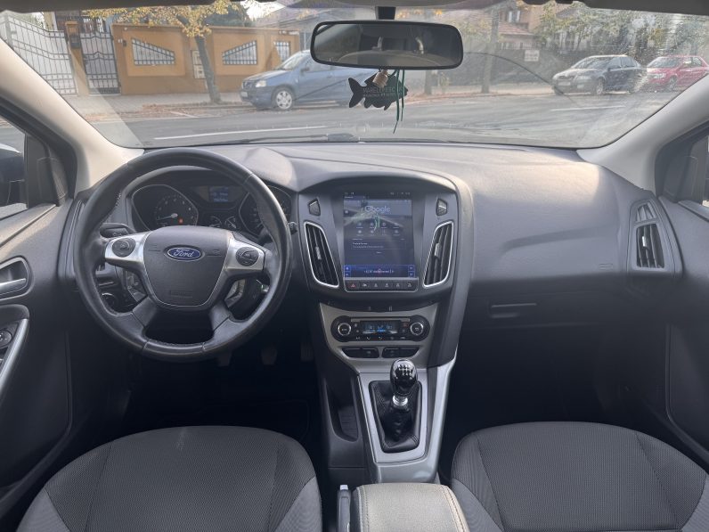 
								FORD FOCUS TITANIUM / 1,6 BENZINA / NAVIGATIE CARPLAY full									