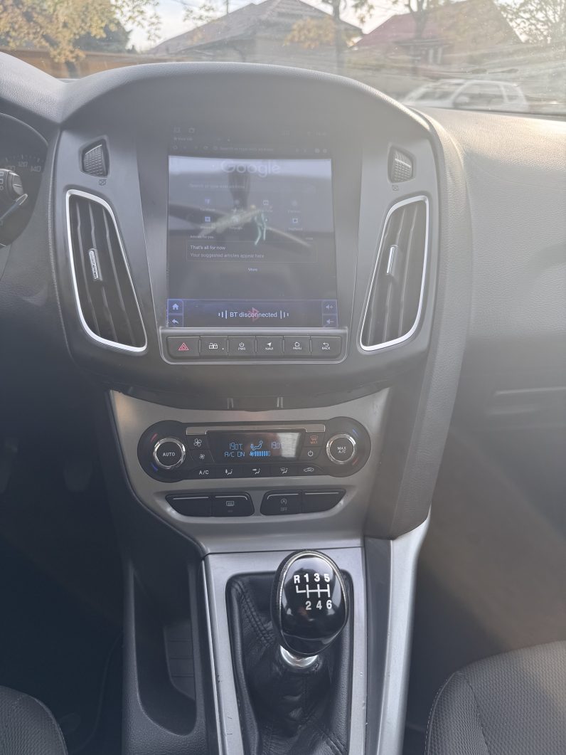 
								FORD FOCUS TITANIUM / 1,6 BENZINA / NAVIGATIE CARPLAY full									