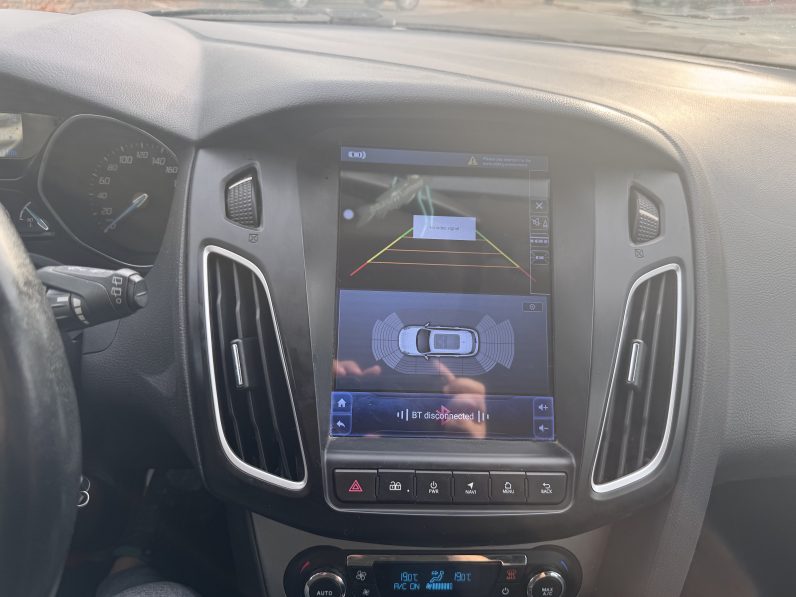 
								FORD FOCUS TITANIUM / 1,6 BENZINA / NAVIGATIE CARPLAY full									