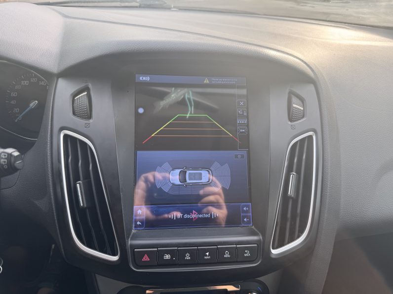 
								FORD FOCUS TITANIUM / 1,6 BENZINA / NAVIGATIE CARPLAY full									