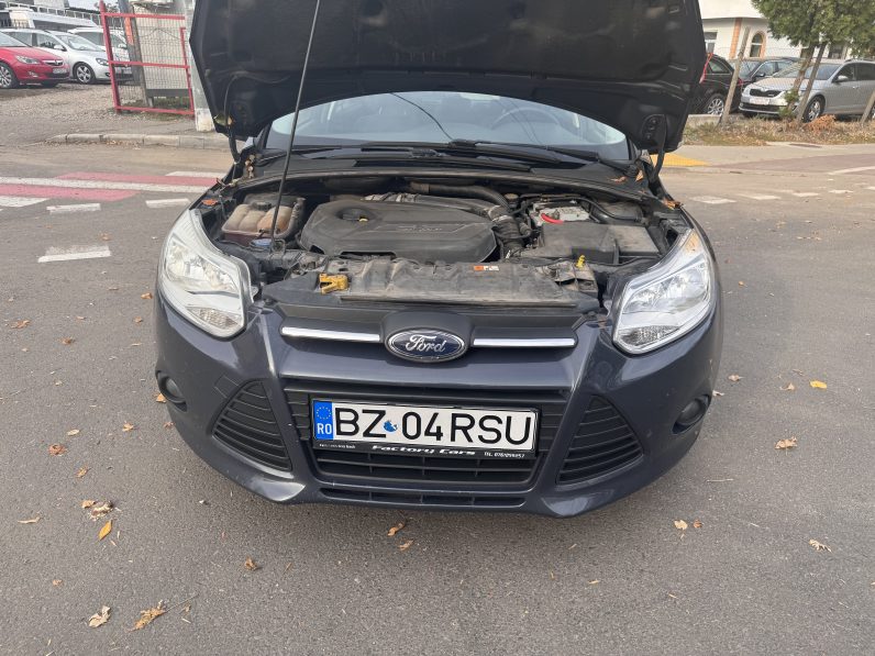 
								FORD FOCUS TITANIUM / 1,6 BENZINA / NAVIGATIE CARPLAY full									