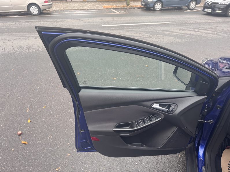 
								FORD FOCUS TITANIUM / 2015 / 1,6 DIESEL full									