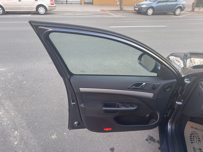 
								SKODA OCTAVIA BERLINA ELEGANCE / 1,4 BENZINA / 2012 full									