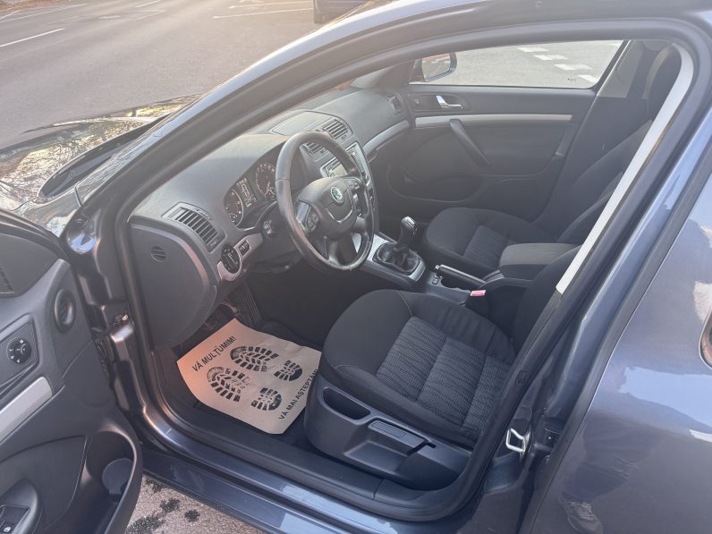 
								SKODA OCTAVIA BERLINA ELEGANCE / 1,4 BENZINA / 2012 full									