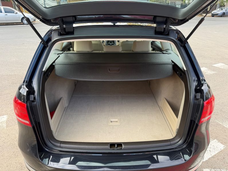 
								VW PASSAT HIGHLINE / AN 2014 / CUTIE AUTOMATA / BENZINA full									